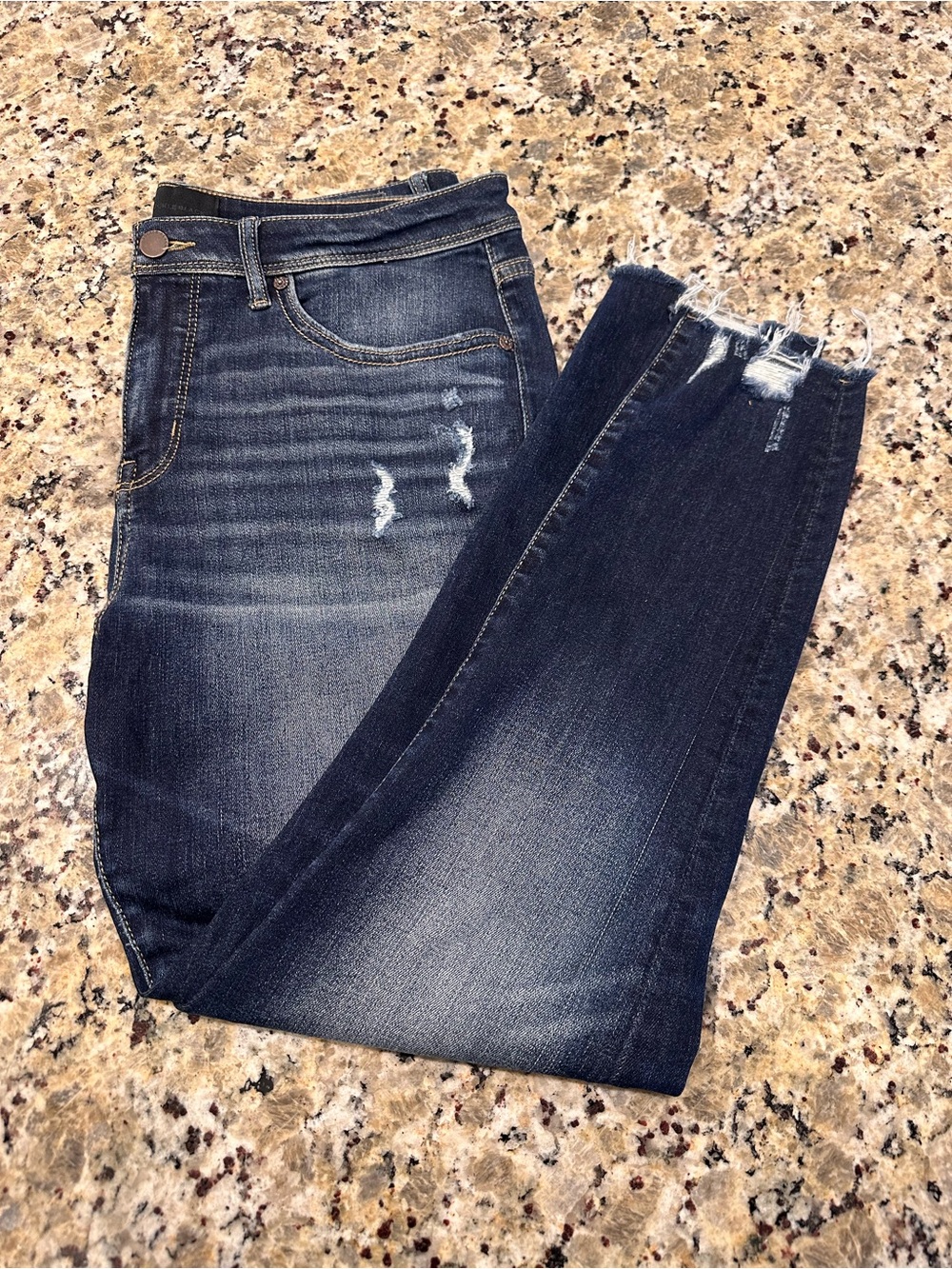 Buckle Black Curvy Ankle Skinny Jeans Size 32 Distressed Dark Wash